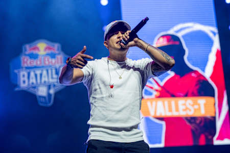 Valles-T en el escenario del Movistar Arena, Bogotá 2025