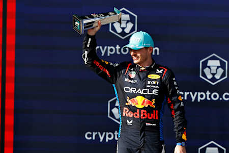 Max Verstappen célèbre sa seconde place sur le podium du Grand Prix de Miami de Formule&nbsp;1.