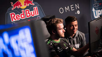 Denis und ein Teamkollege beim CS-Training