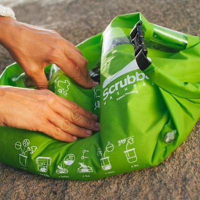 Scrubba Wash Bag Le Scrubba Wash Bag est un Sac de lavage portable pour laver vos vêtements en camping.