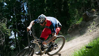 Rob Warner beim Berms fahren