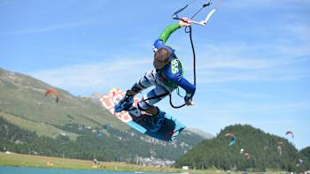 Aaron iperforming a handle pass on the lake of Silvaplana