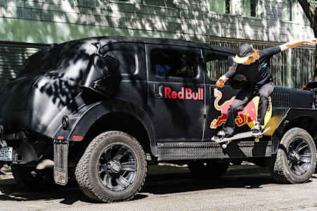 Charles Deschamps jibbing Sugga in Montreal