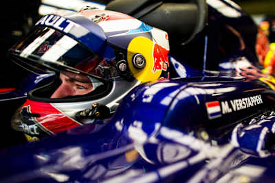 Max Verstappen in seinem Scuderia Toro Rosso beim Training zum Grand Prix von Brasilien, 2015.