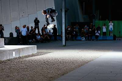 Chris Joslin, Backside Flip en Melbourne fotografiado por Sam McGuire.
