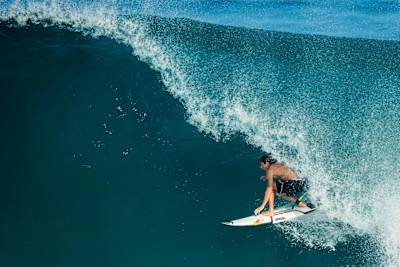 Surfer Leonardo Fioravanti in a big barrel on the North Shore, Oahu, Hawaii