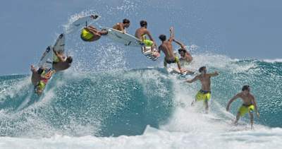 Jordy Smith and a lightning fast rodeo clown from the summer of 2009, the move invented by Kelly Slater 10 years earlier at the Pipeline Masters.