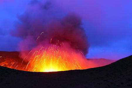 Éruption du Yasur