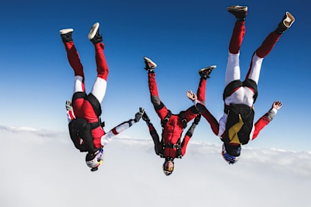 El equipo de paracaidismo de Red Bull.