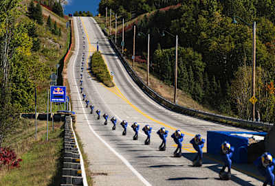 Diego Poncelet durante su carrera en la que batió el récord mundial bajando por la Route des Éboulements, en Quebec, el 22 de septiembre de 2026.