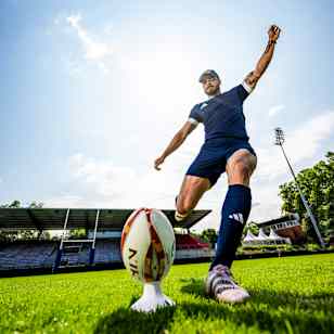 Le joueur de rugby Romain Ntamack à l'entrainement.