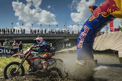Jonny Walker en acción en el Red Bull Romaniacs