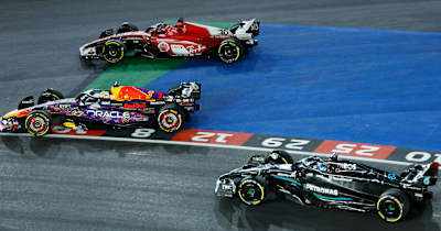 Verstappen takes the lead of the 2023 Las Vegas Grand Prix.