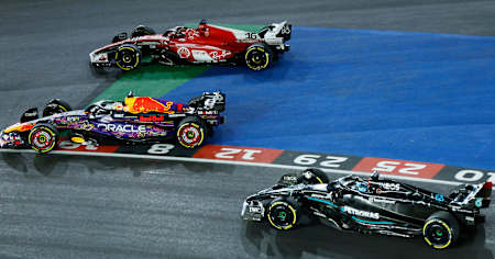 Verstappen übernimmt die Führung beim Großen Preis von Las Vegas 2023.