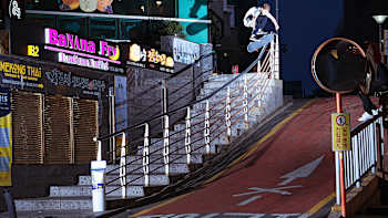 Yoshi Tanenbaum 360 flip over the rail, Seoul