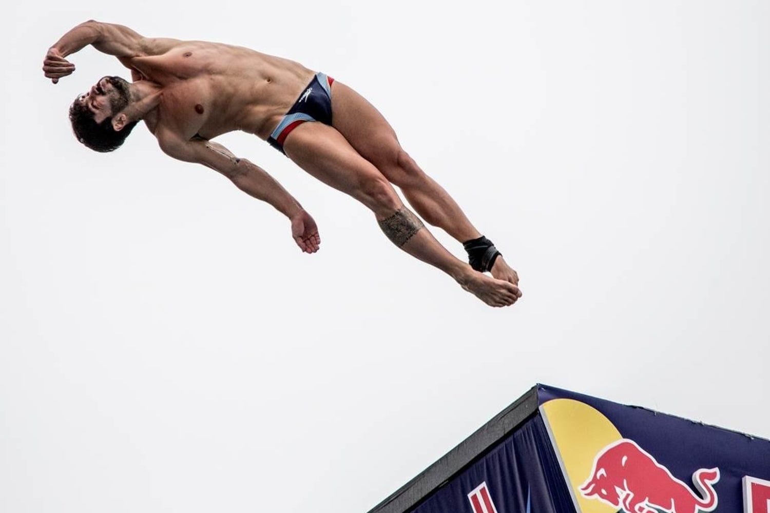 Carlos Gimeno busca hueco en el Red Bull Cliff Diving
