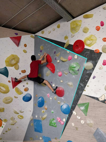 Занятия скалолазанием