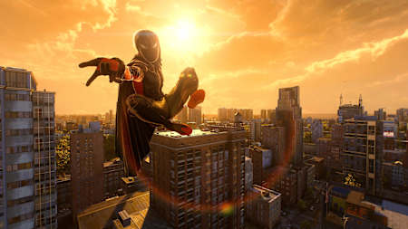 Screenshot aus Marvel's Spider-Man 2 für PS5 zeigt Miles Morales in der Luft.