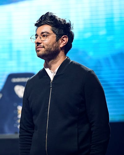 ntrepreneur à succès depuis ses 22 ans, Arthur Perticoz a rejoint, en octobre 2022, la Karmine Corp en tant que CEO.