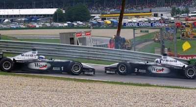 Le pilote de F1 Mika Häkkinen entame une remontée fantastique au Grand Prix d'Autriche en 1999.