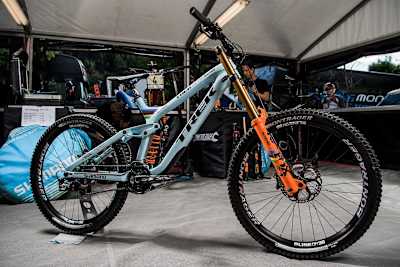 Trek Factory Racing build all their own wheels Rachel Atherton's Trek Session 9.9 2017