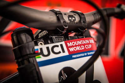 Le vélo VTT de Loïc Bruni pour la Red Bull Foxhunt 2017 à un Joystick de marque Handlebars and stem.