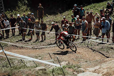 Marine Cabirou durante la UCI DH MTB World Cup 2018 en Mont-Sainte-Anne, Canadá, el 11 de agosto de 2018.