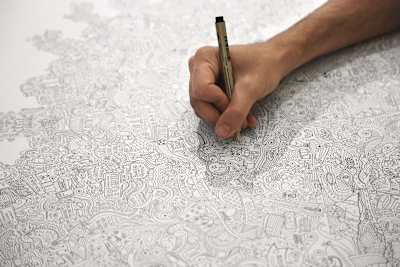 Mauro fazendo o que sabe de melhor, desenhando!