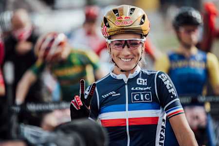 Pauline Ferrand-Prévot a remporté son troisième titre mondial en VTT cross-country aux championnats du monde 2020 après ceux de 2015 et 2019.