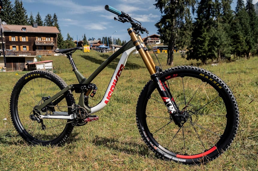 pole downhill bike