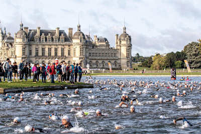 The palatial setting makes for a heck of a backdrop