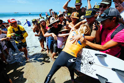 Caitlin Simmers feeding off the energy of friends and family at the WSL Finals at Lower Trestles