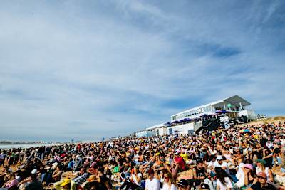 Portuguese fans line the beach at the MEO Rip Curl Pro Portugal