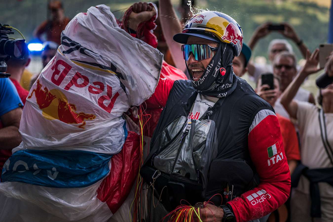 Aaron Durogati hat es geschafft: Er ist Red Bull X-Alps 2025 Champion