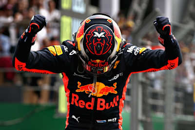O vencedor Max Verstappen comemora sua vitória no Grande Prêmio do México de Fórmula 1 no Autódromo Hermanos Rodriguez
