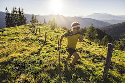 Florian Neuschwander corre en Kleinarl, Austria.