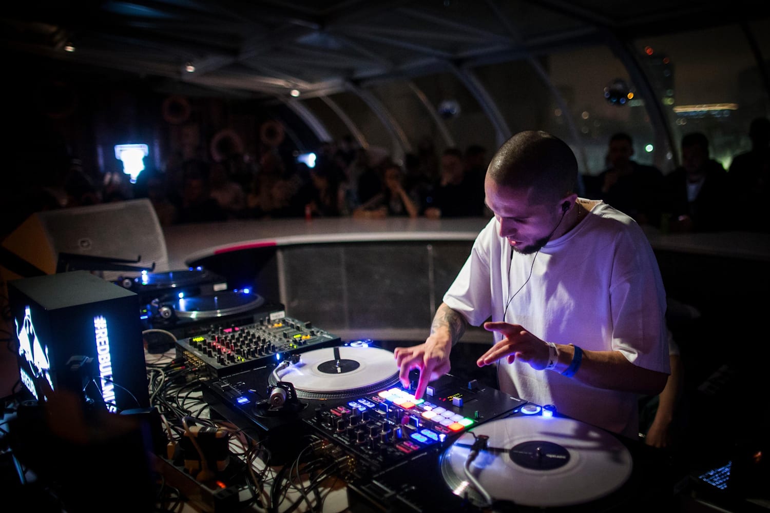 Yeni Baslayanlar Icin En Iyi Dj Ekipmanlari