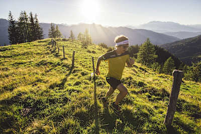 Florian Neuschwander corre en Kleinarl, Austria.