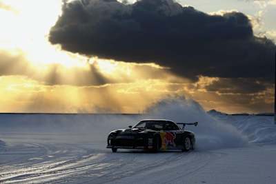 2010年：Red Bull Drift-n-Ice撮影中のHUMBUL