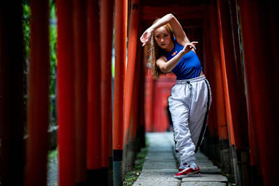 Dassy dances inside an alley of wooden pillars
