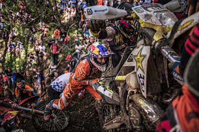 Imagen de Taddy Blazusiak y Billy Bolt en el Red Bull Erzbergrodeo.