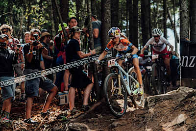 Yana Belomoina en acción durante la Copa del Mundo UCI de XCO en Snowshoe, EEUU, el 8 de septiembre de 2019.