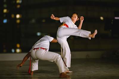 Una fotografía de Kyoka y Edvanir José Dos Santos durante la filmación de un vídeo para el proyecto Step Out en Tokio, Japón, el 15 de marzo de 2019.