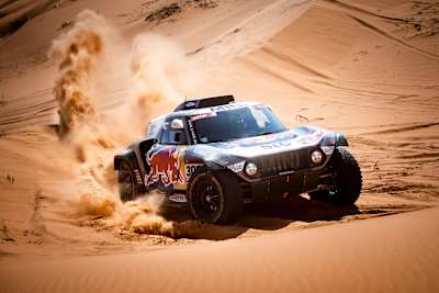 Stephan Peterhansel tiene a bada Nasser Al-Attiyah