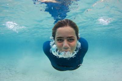 Caroline Marks mit einem Unterwasser-Porträt am Bolas Beach auf Kreta, Griechenland, am 3. Dezember 2016.