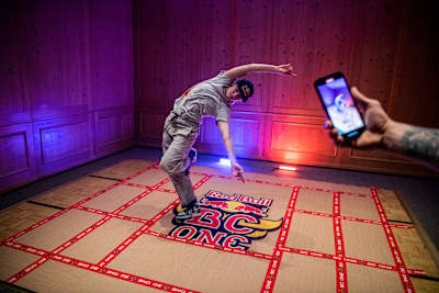 B-Girl Kastet