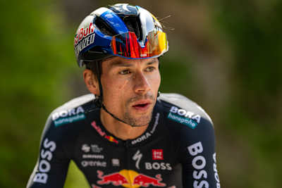 Primož Roglič bei einem Shooting zum Start von Red Bull-BORA-hansgrohe im Juni 2024. 
