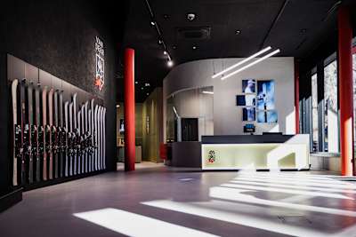 Der neue VAN DEER-Red Bull Sports Flagship-Store in Scheffau