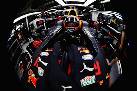 Les gants en nomex de l'équipement du pilote de monoplace F1 sont obligatoirement biométriques.