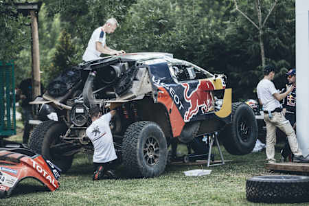 El Team Peugeot Total durante una prueba en Argentina en diciembre de 2015.